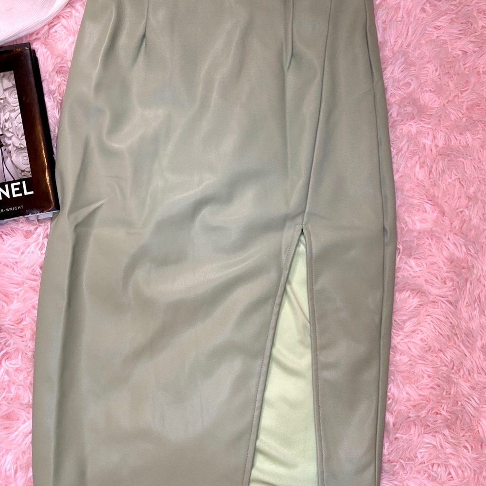 NWT Mint Faux Leather Knee Slit Paige Skirt - Picture 10 of 11
